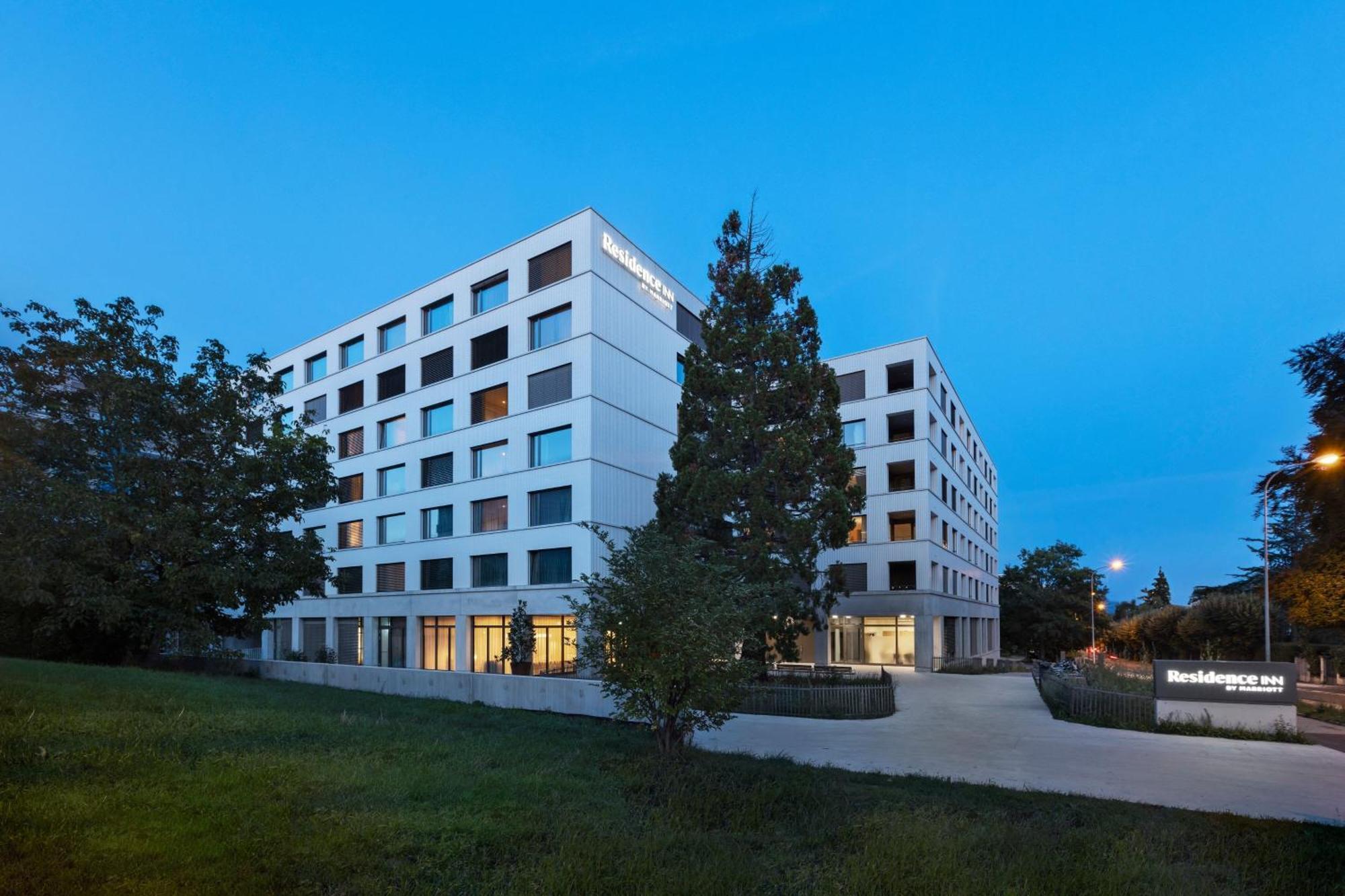 Residence Inn By Marriott Geneva City Nations Bagian luar foto